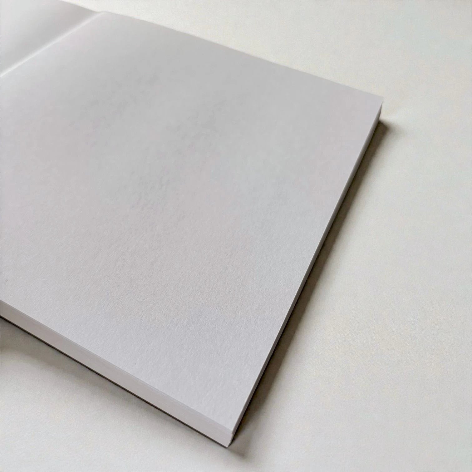 El Yapımı Sert Kapaklı Eskiz Defteri - 190 gr - 64 yaprak - 16x16cm - Sarı - Çatı Katı