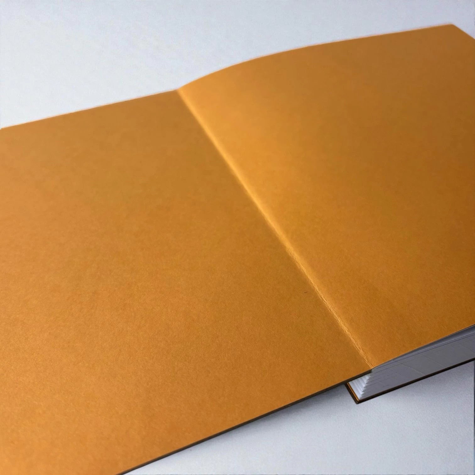 El Yapımı Sert Kapaklı Eskiz Defteri - 190 gr - 64 yaprak - 16x16cm - Turuncu - Çatı Katı