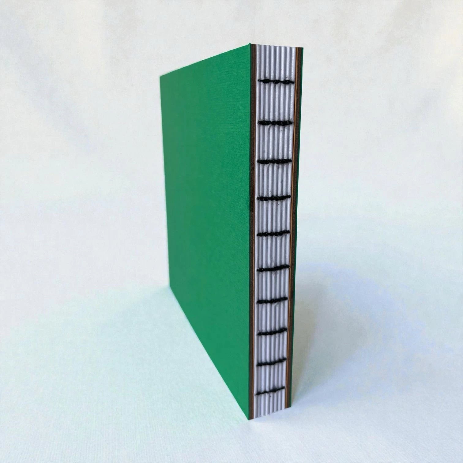 El Yapımı Sert Kapaklı Eskiz Defteri - 190 gr - 64 yaprak - 16x16cm - Yeşil - Çatı Katı