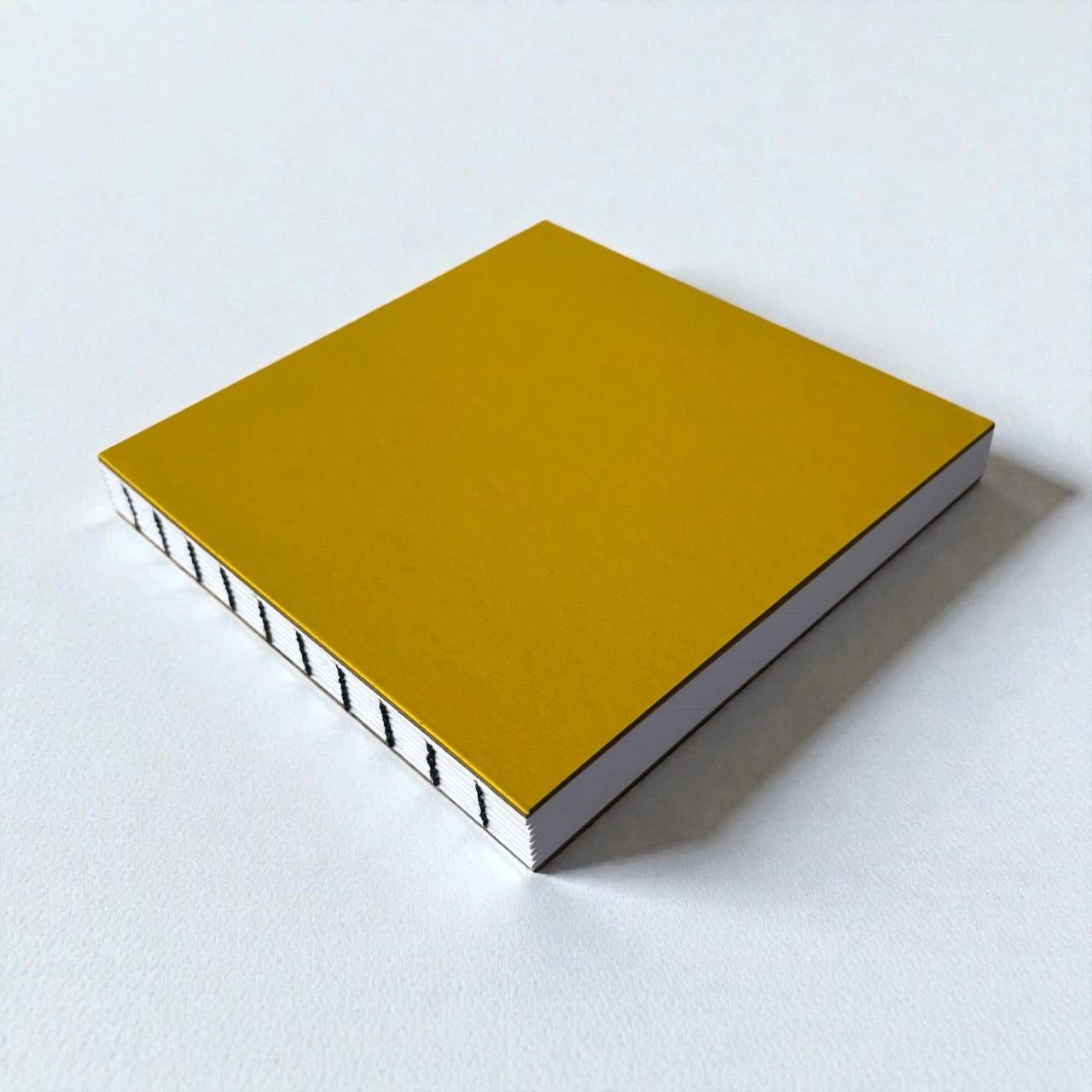 El Yapımı Sert Kapaklı Eskiz Defteri - 190 gr - 64 yaprak - 16x16cm - Sarı - Çatı Katı